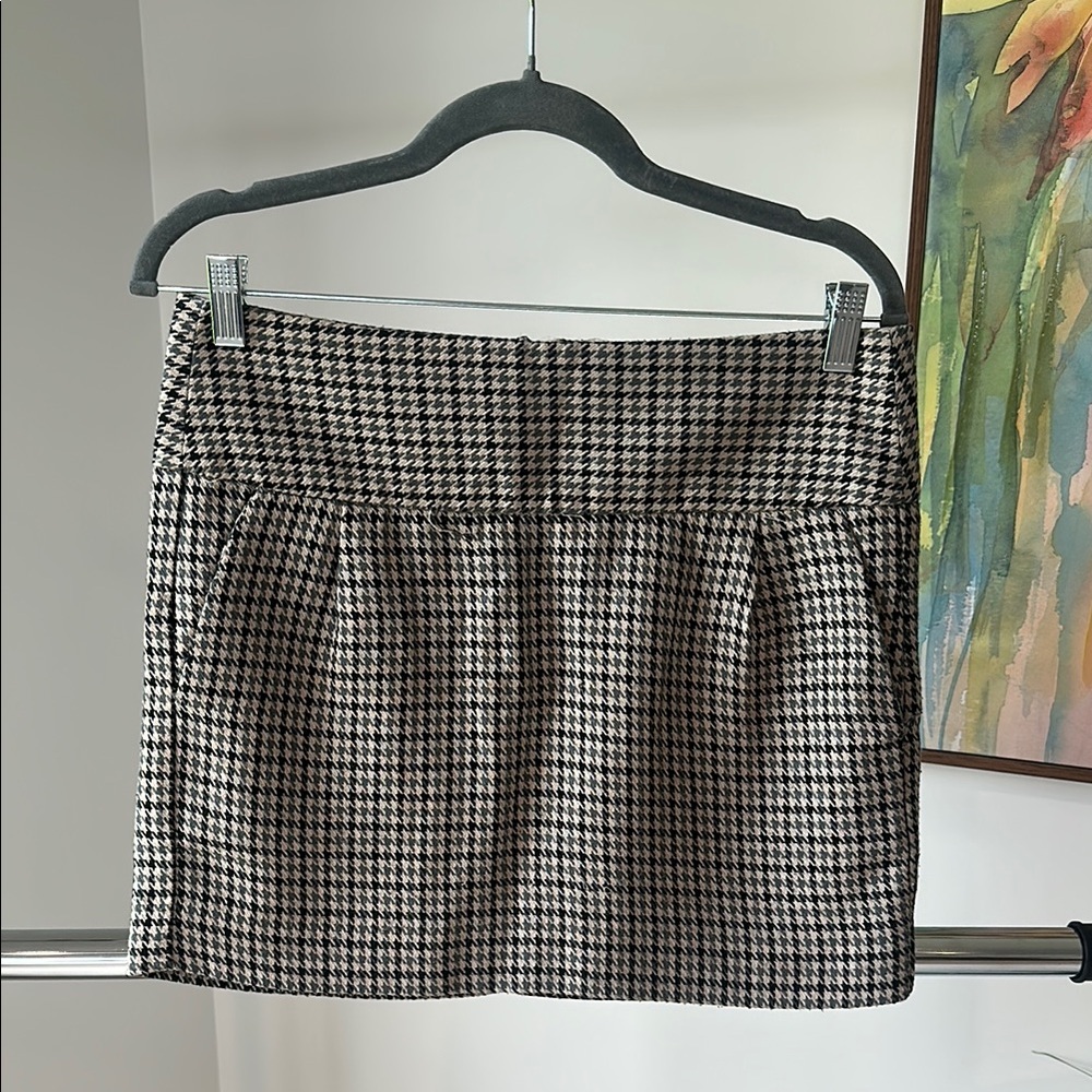Banana Republic mini skirt with side pockets
